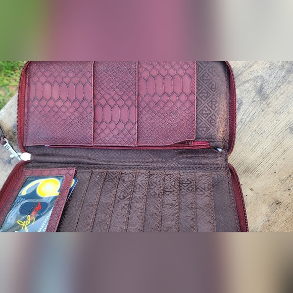 Relic Brand Red Snake Print Wallet - Picture 4 of 4